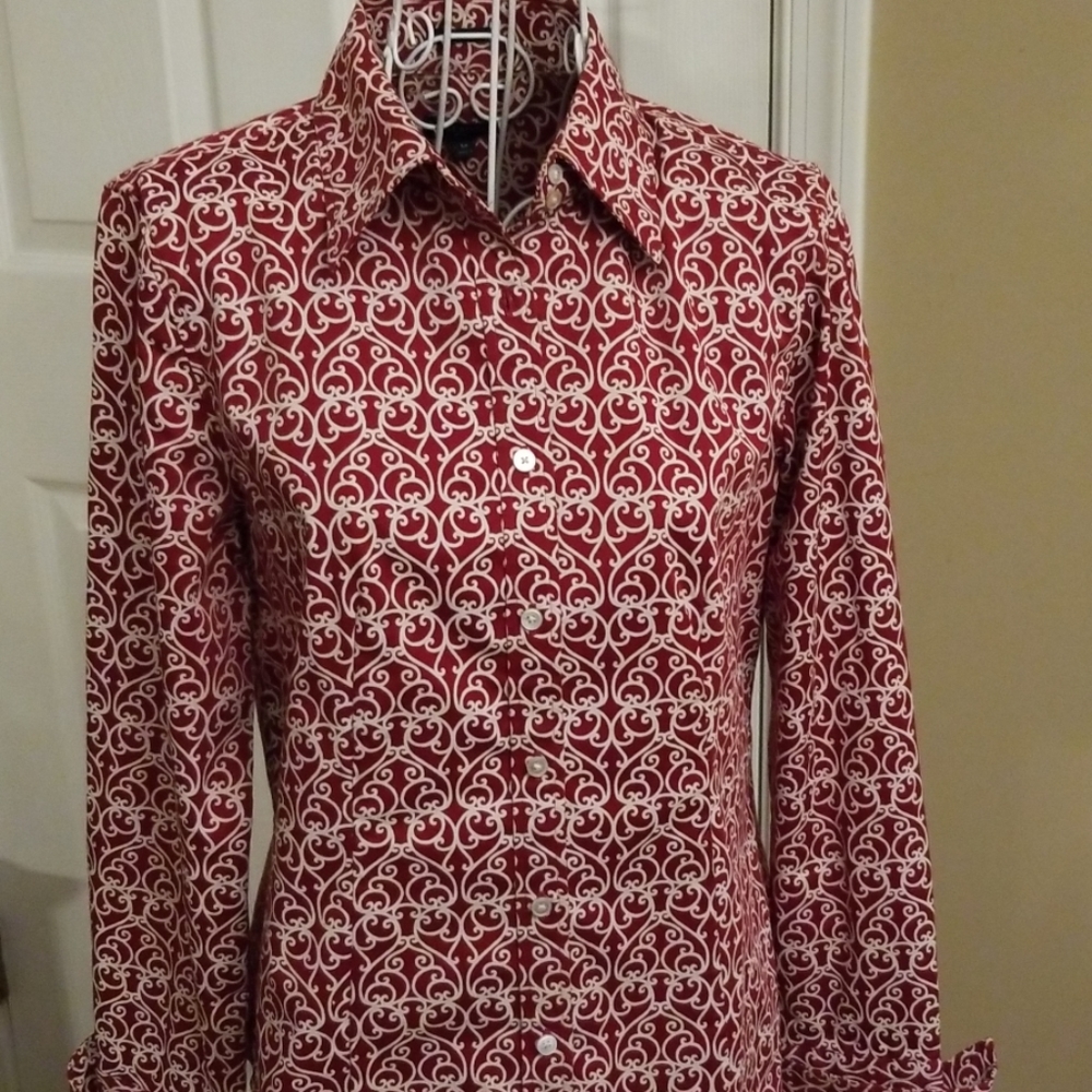 ♥️Talbots red and white heart pattern button down Shirt.